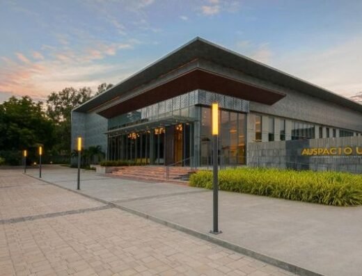 Auspicious convention hall